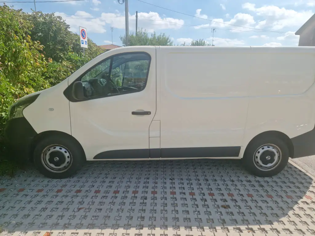 Nissan NV300 2019 из Европы — купить под ключ
