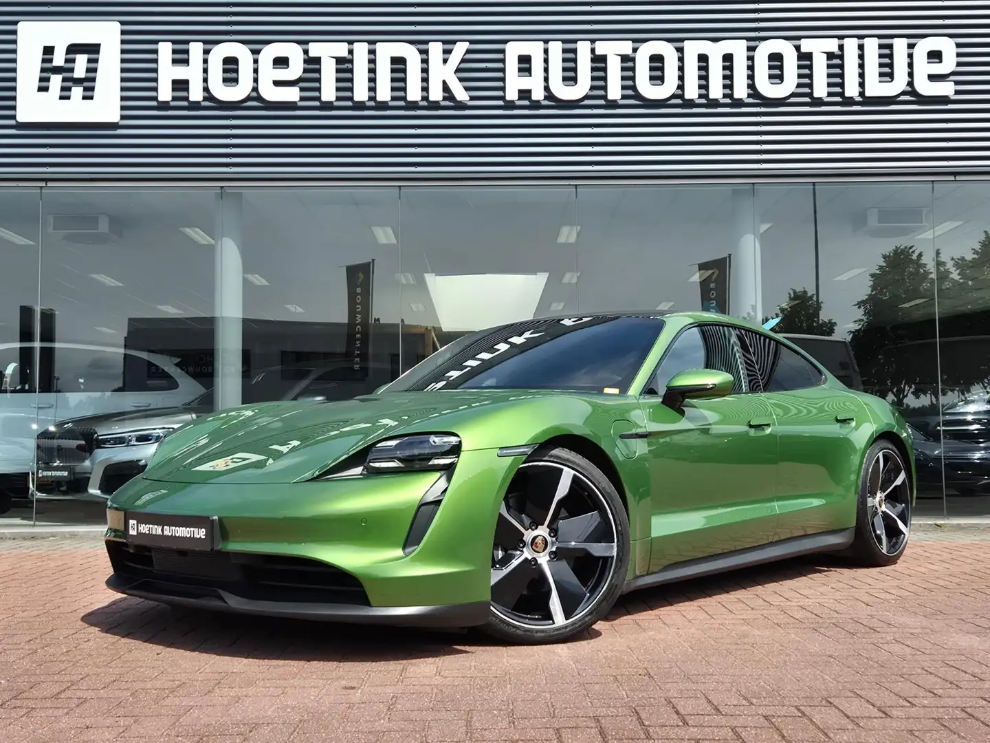 Porsche Taycan Performance 84 kWh | Matrix-LED | Pano | Leder | B Groen - 1