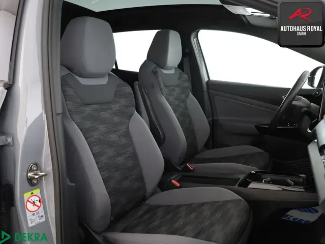 Volkswagen ID.4 view 11