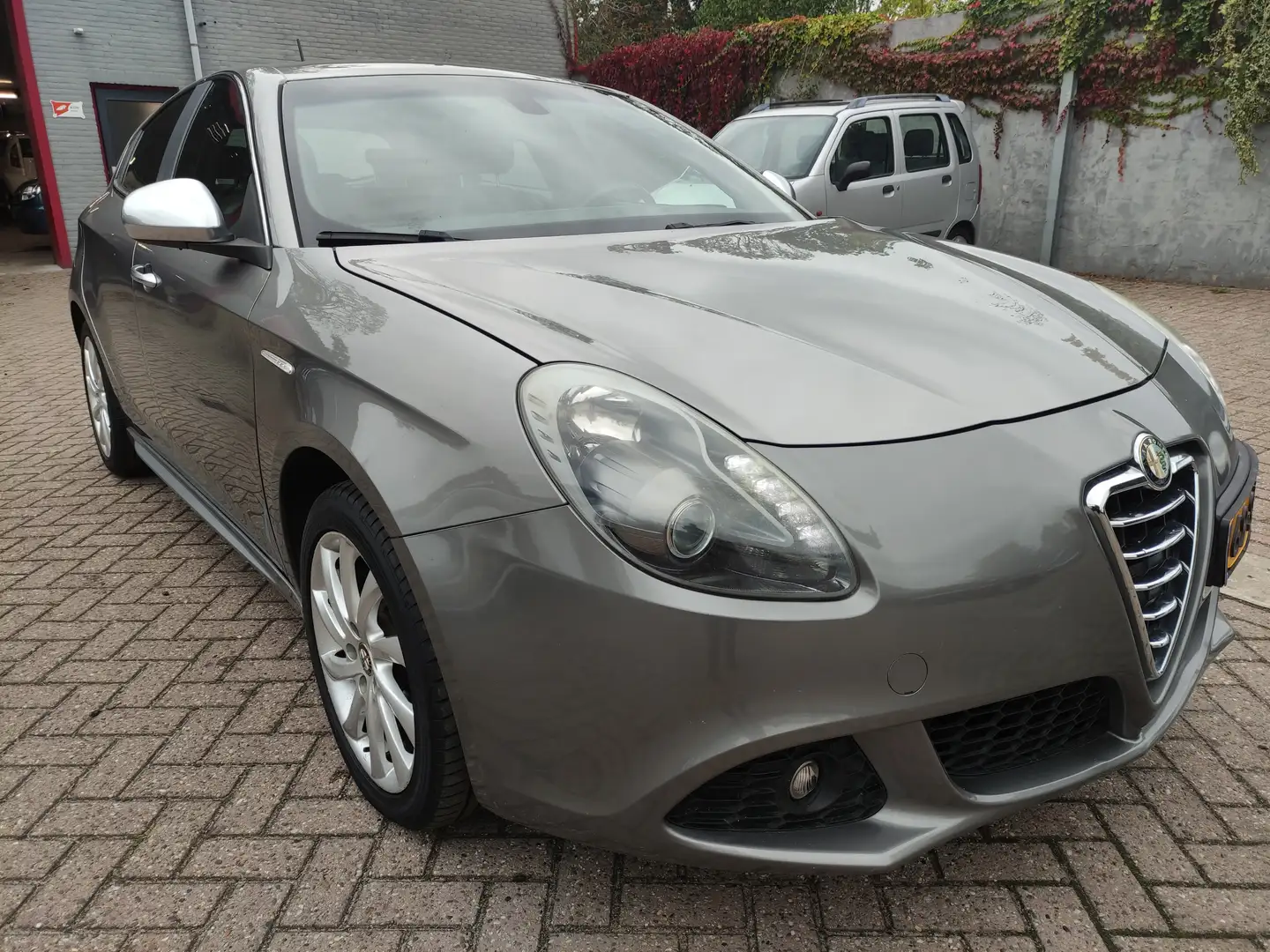 Alfa Romeo Giulietta ALFA 1.4 Turbo 120 Distinctive Gris - 1