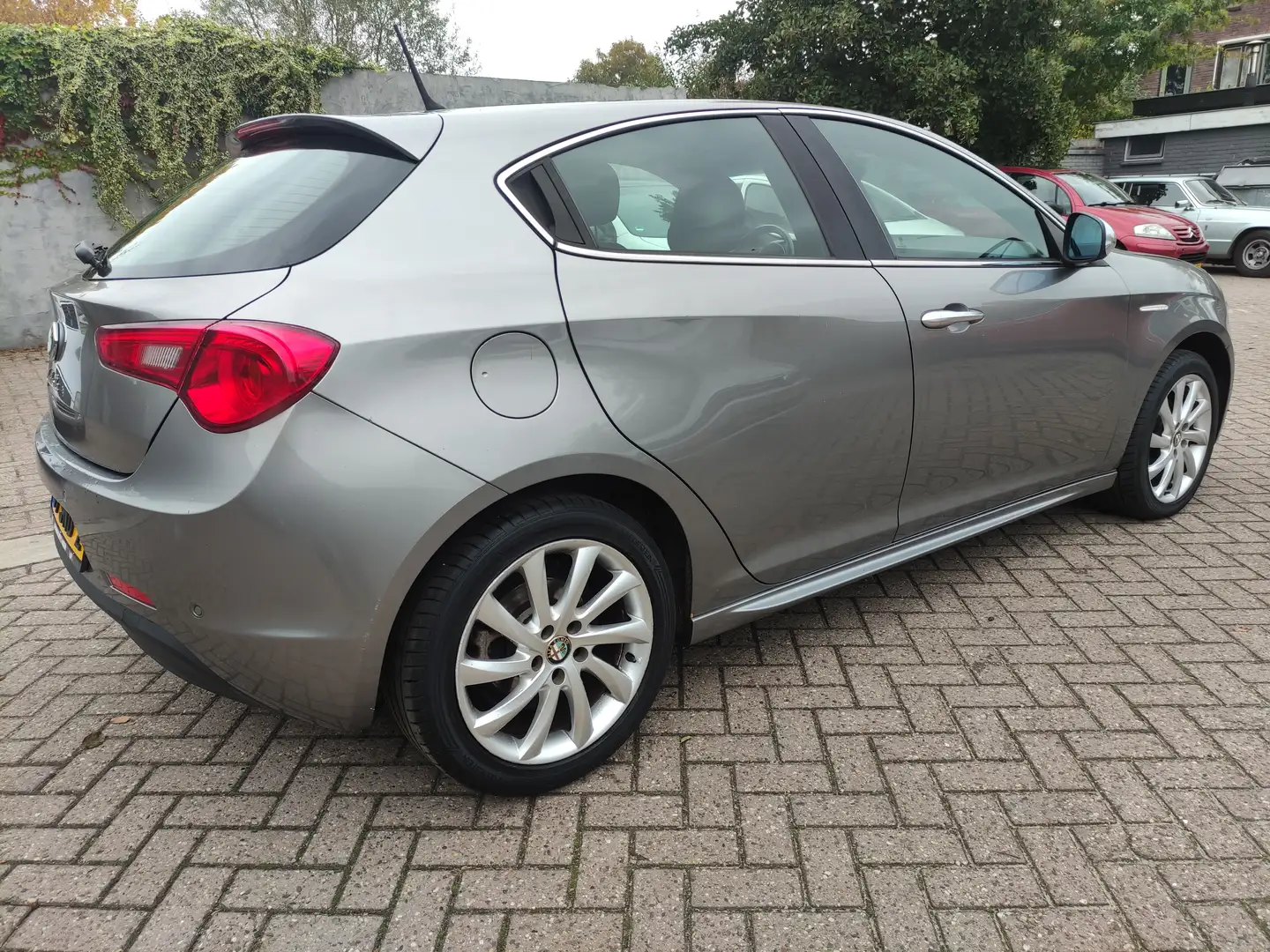 Alfa Romeo Giulietta ALFA 1.4 Turbo 120 Distinctive Gris - 2