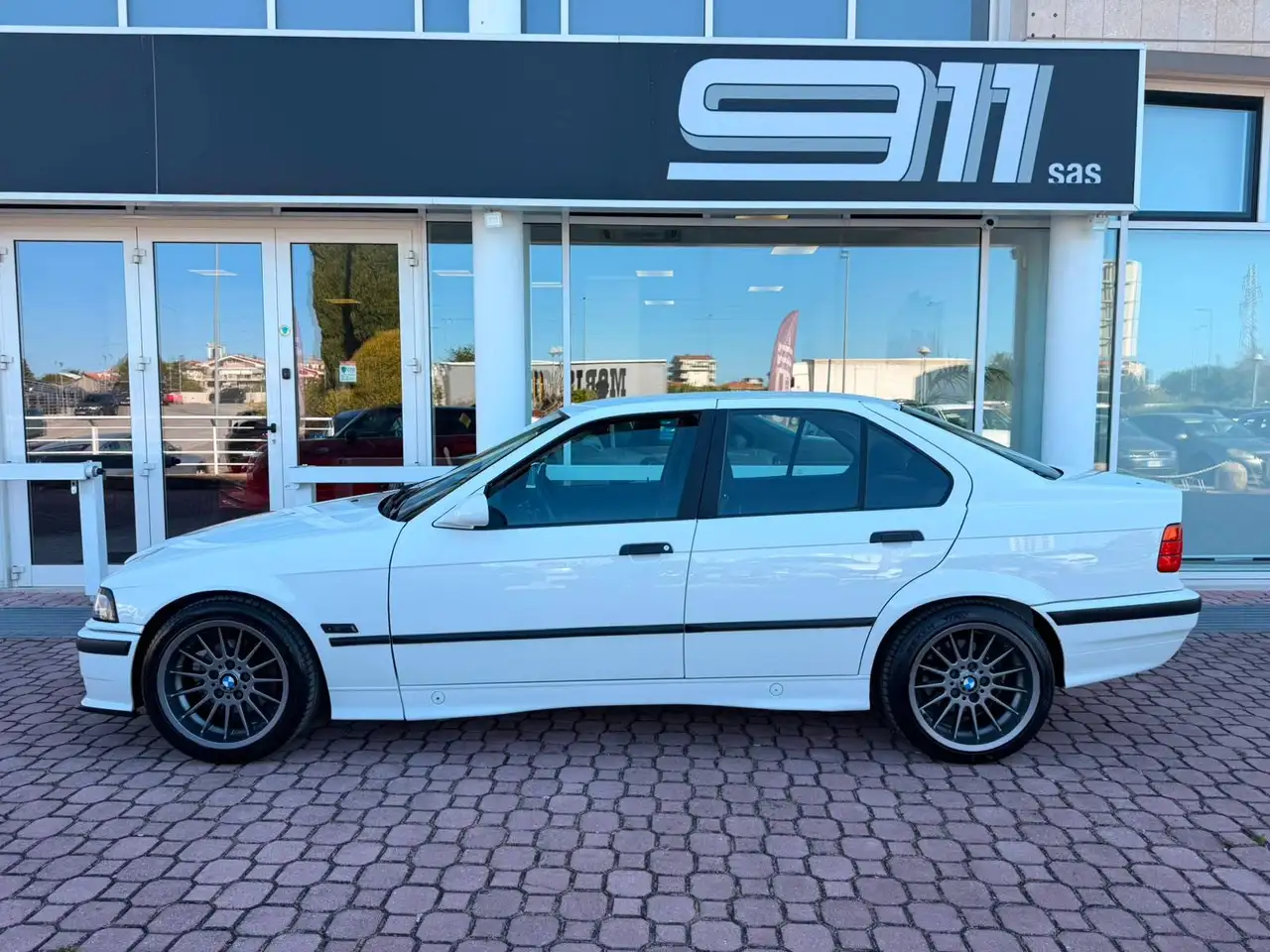 BMW 320i c/abs cat., foto 3