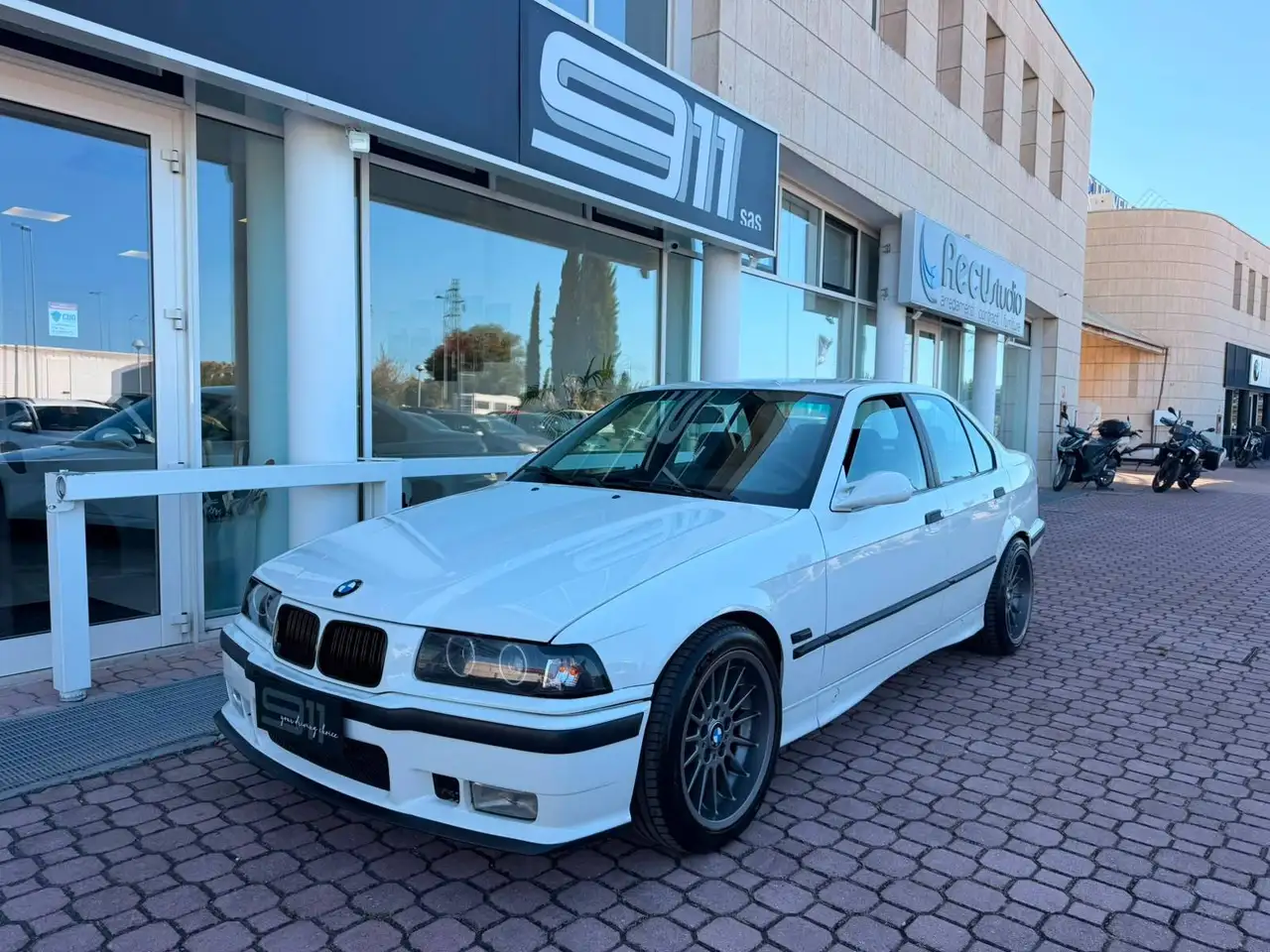 BMW 320i c/abs cat., foto 1