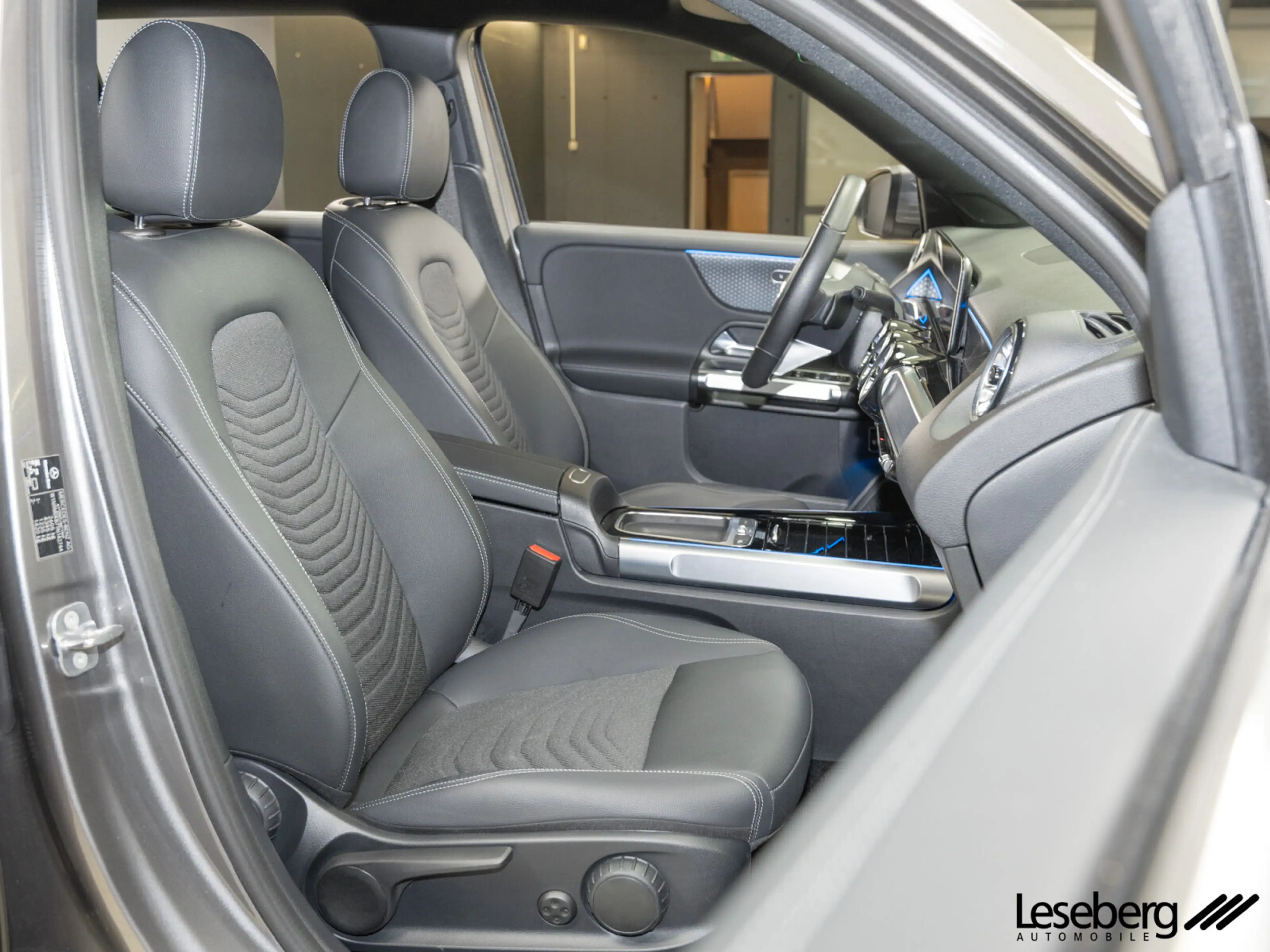 Mercedes-Benz EQB 300 EQB 300 4M Progressive Adv. LED/Kamera/Ambiente/ — photo 15