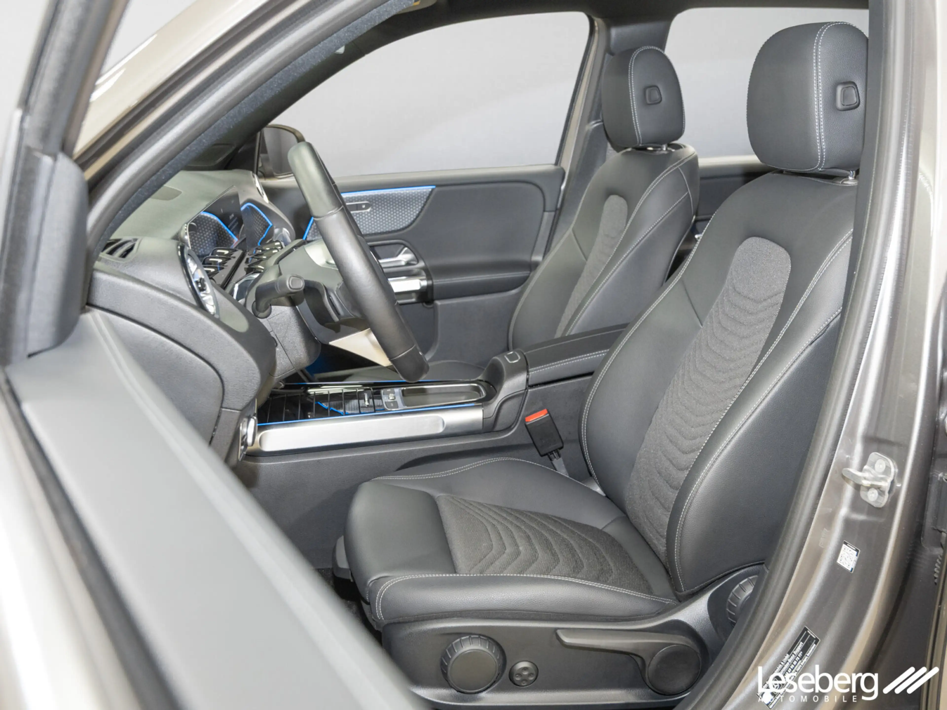 Mercedes-Benz EQB 300 EQB 300 4M Progressive Adv. LED/Kamera/Ambiente/ — photo 12
