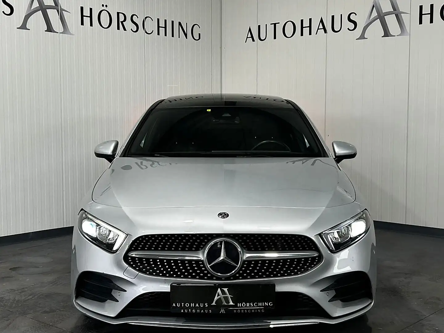 Mercedes-Benz A 180 d///AMG-PAKET//PANO// Limousine Silber - 2