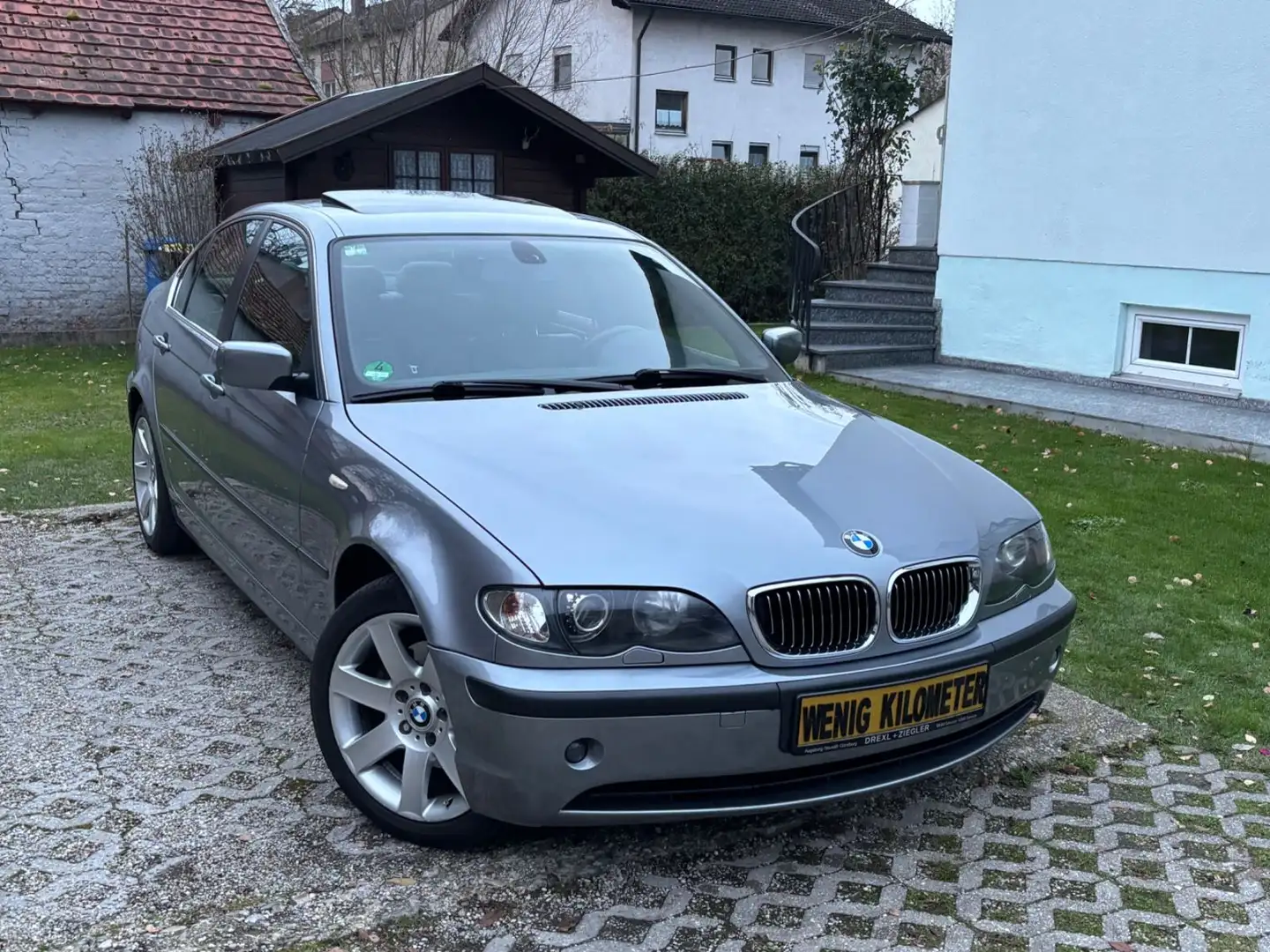 BMW 320 d Edition Exclusiv 2HD+Historie einma*S.Dach Grau - 2