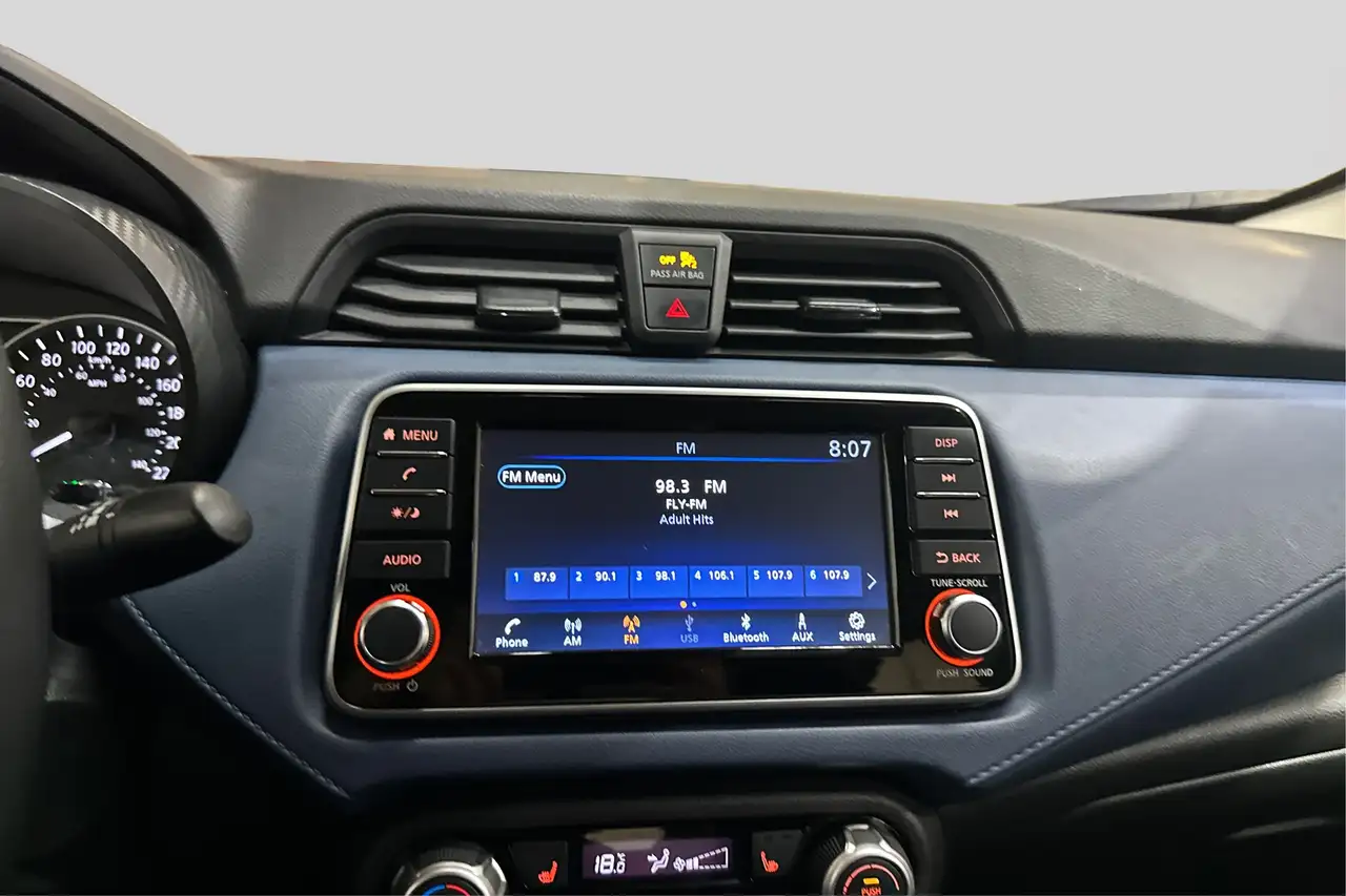 Nissan Versa fotografie Nissan Versa