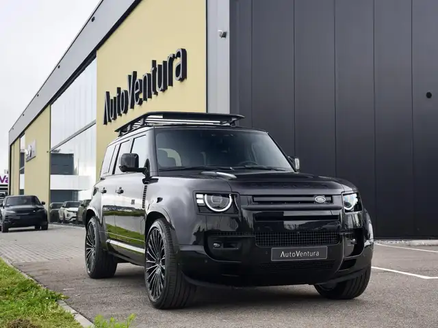 Land Rover Defender view 3