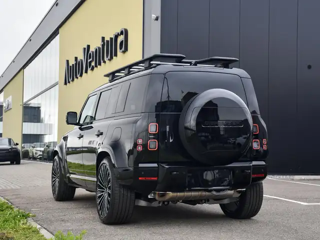 Land Rover Defender view 4