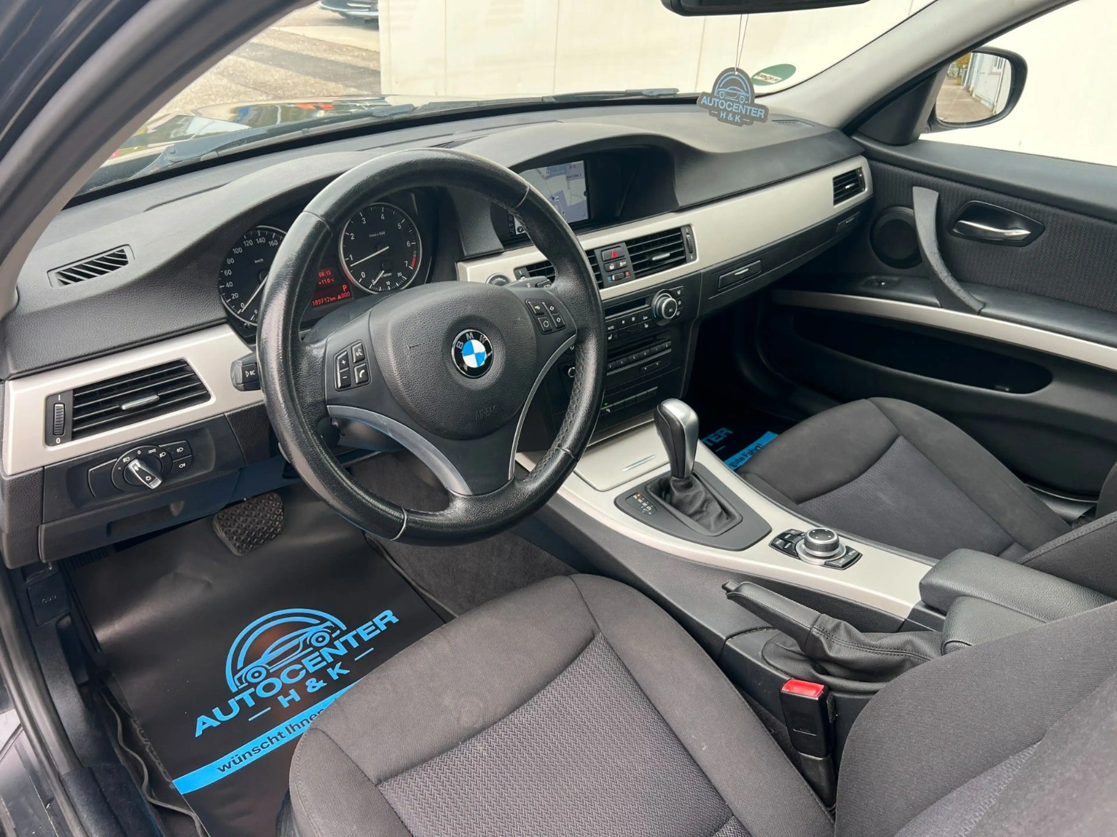 BMW 318 i Lim. Edition Sport Aut. *NAVI*SHZ*PDC*AHK* — photo 11