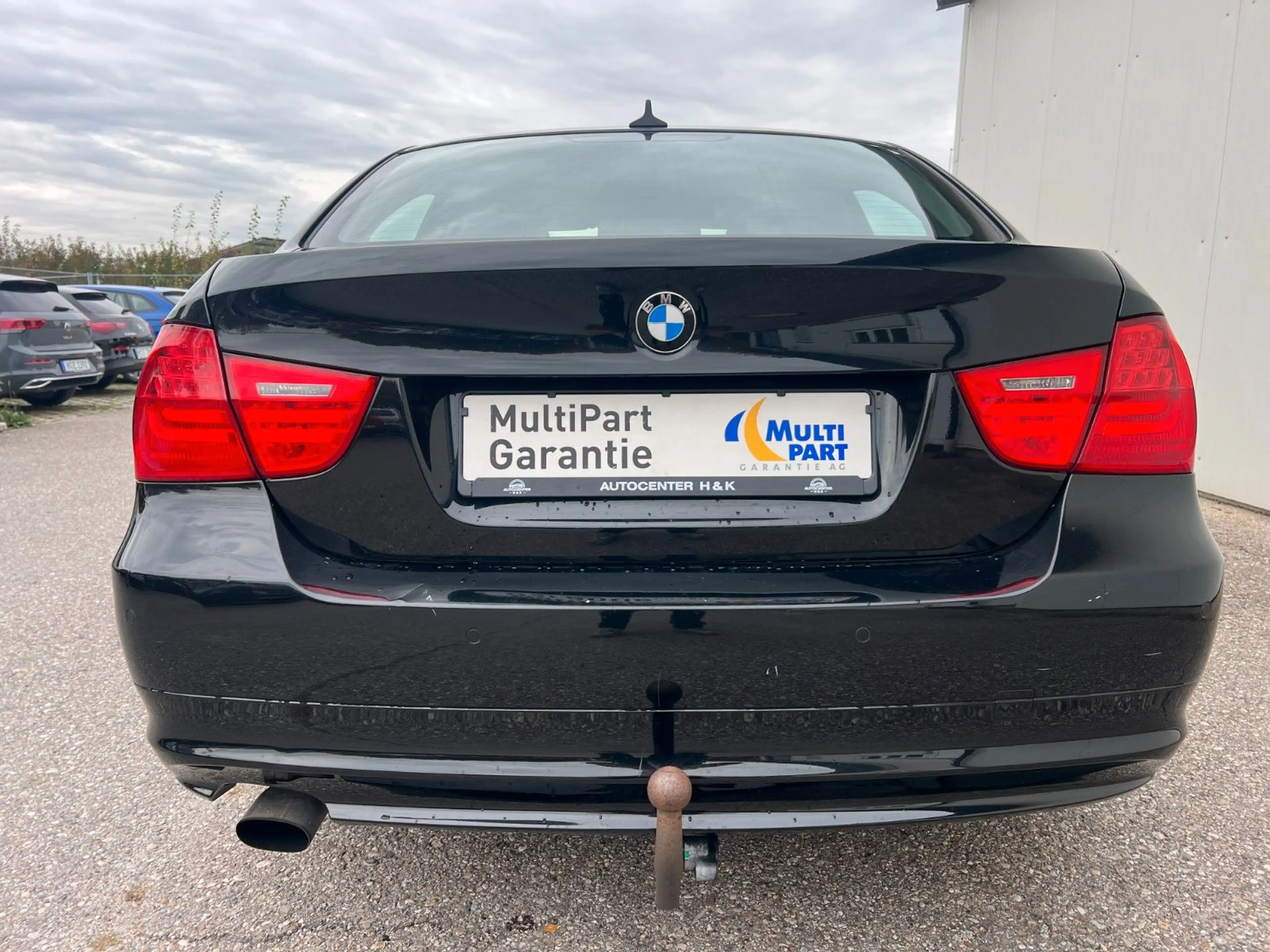 BMW 318 i Lim. Edition Sport Aut. *NAVI*SHZ*PDC*AHK* — photo 7