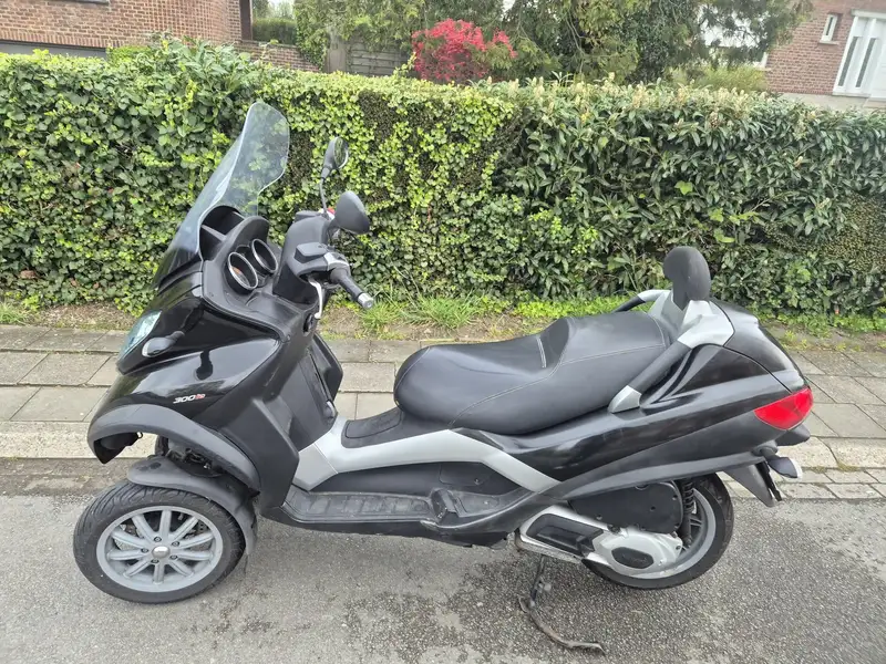 Piaggio MP3 300 - foto 3