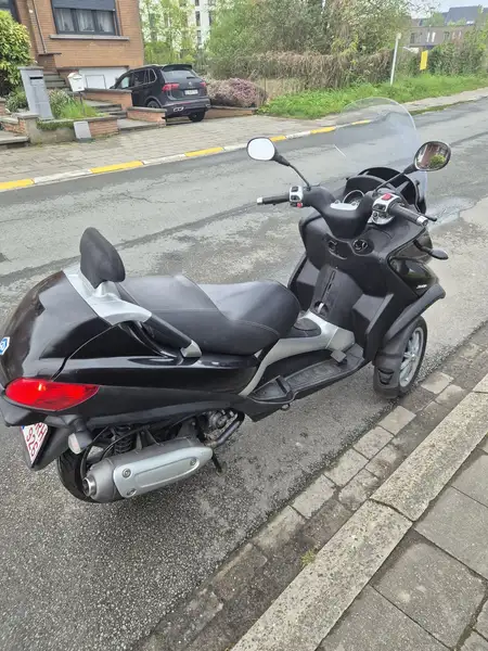 Piaggio MP3 300 - foto 8