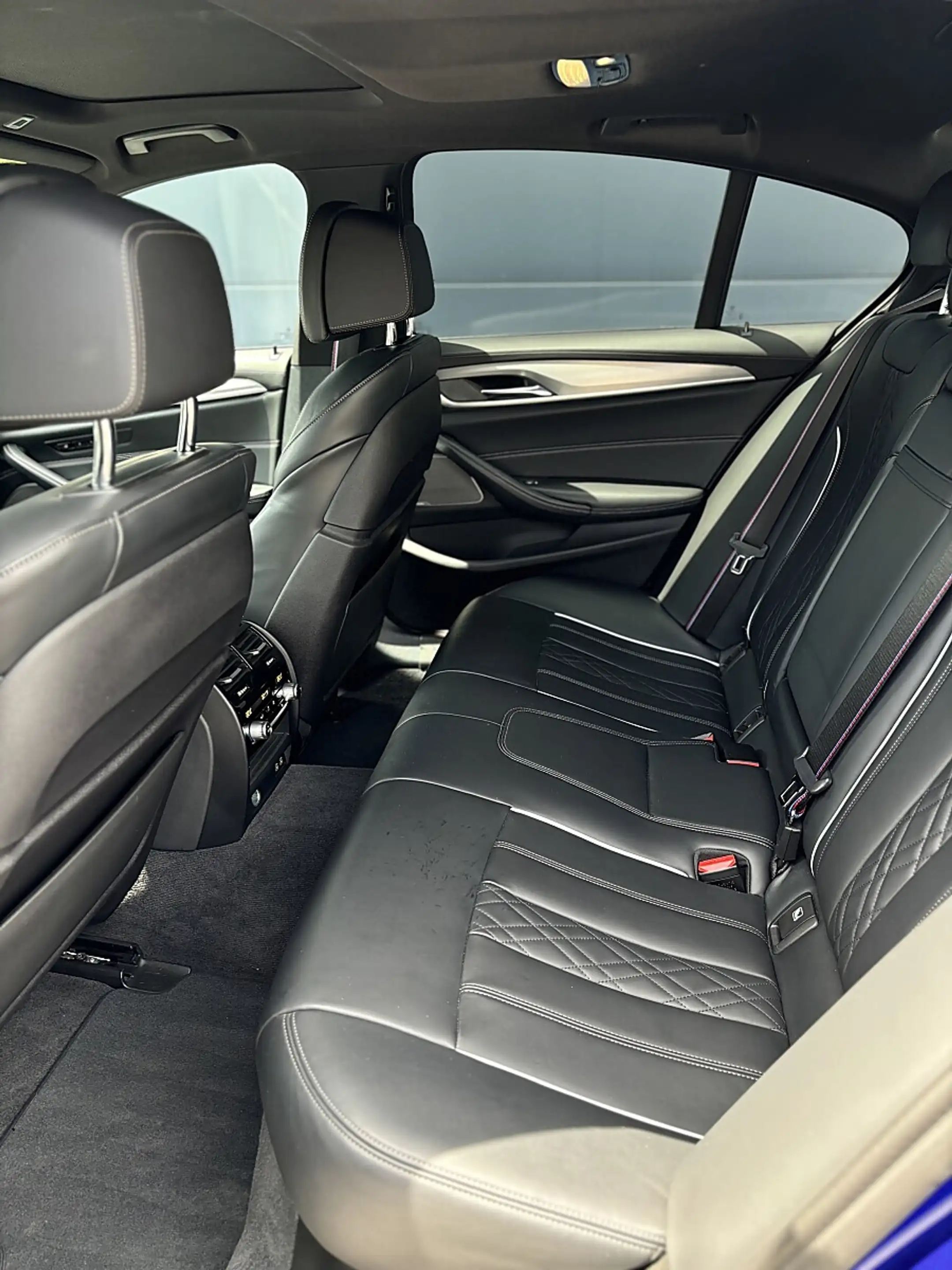 BMW M550 i xDrive Aut. — photo 11