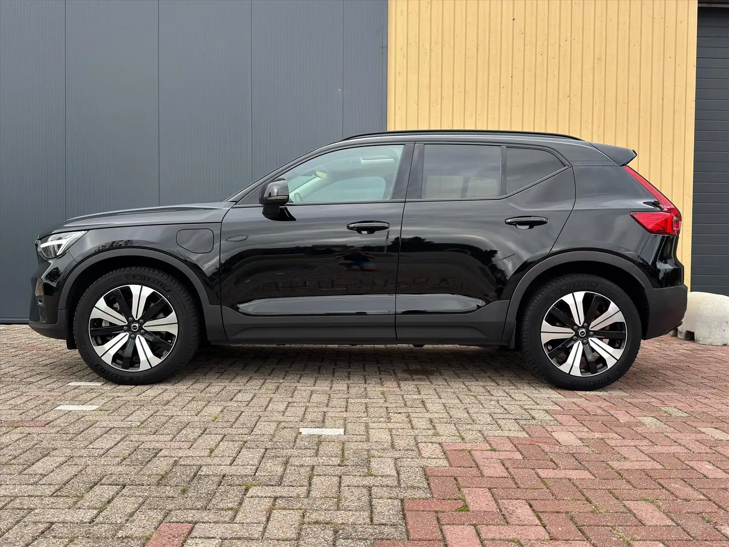Volvo XC40 T4 Plug-In Hybrid 211pk Aut Ultimate Dark | NL Aut Zwart - 2
