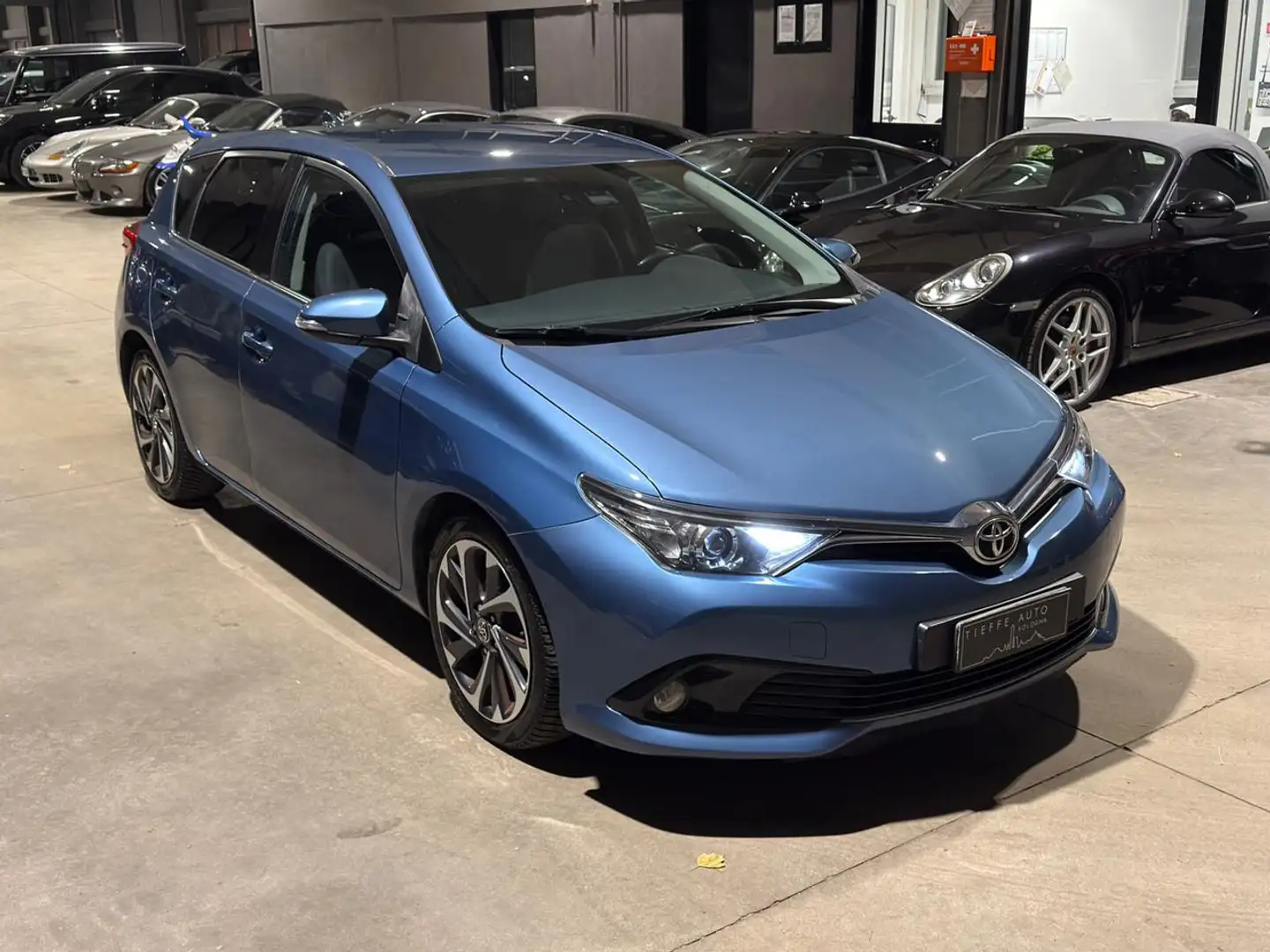 Toyota Auris 2.0 D-4D Active Blau - 2