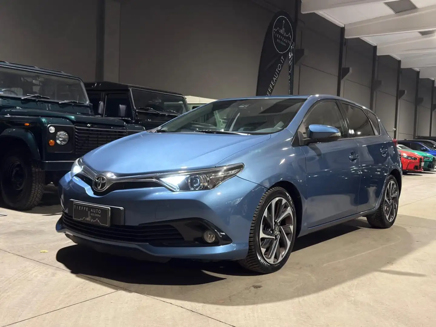 Toyota Auris 2.0 D-4D Active Blau - 1