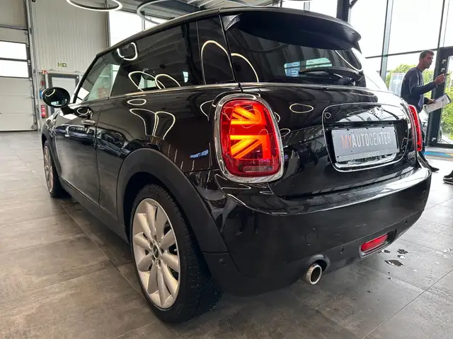 Mini Cooper Cooper view 5