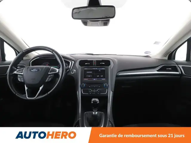 Ford Mondeo view 12