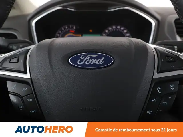 Ford Mondeo view 22