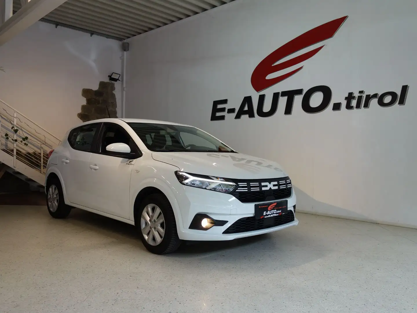 Dacia Sandero Expression TCe90 *AHK *CARPLAY *LED *PDC Weiß - 1