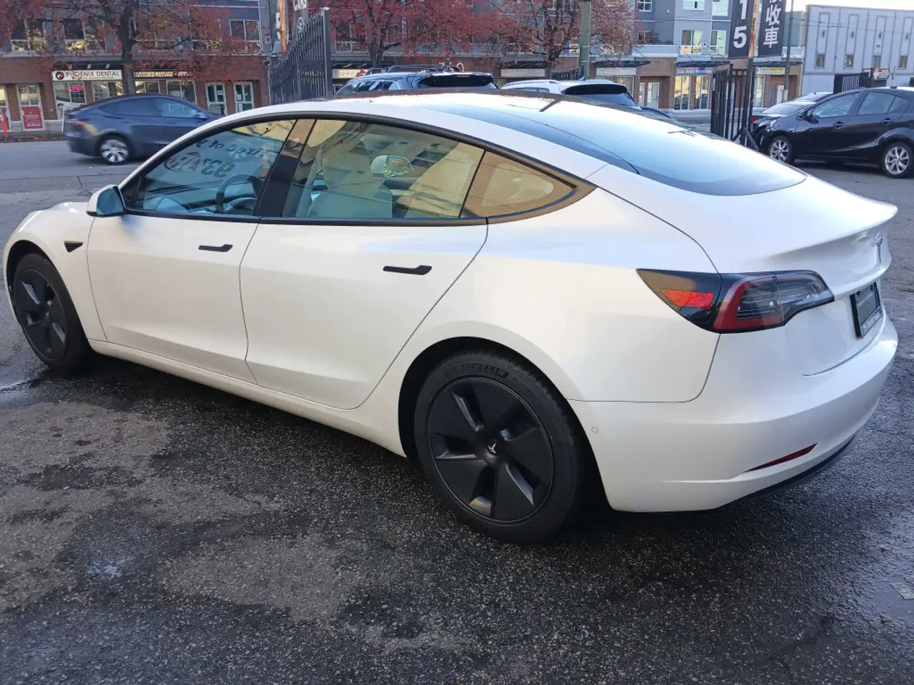 Tesla Model 3 снимка Tesla Model 3