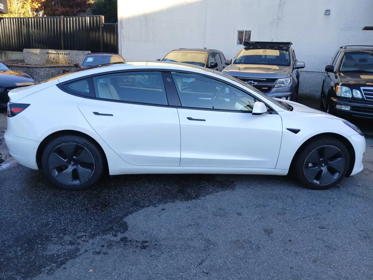 Tesla Model 3 снимка Tesla Model 3