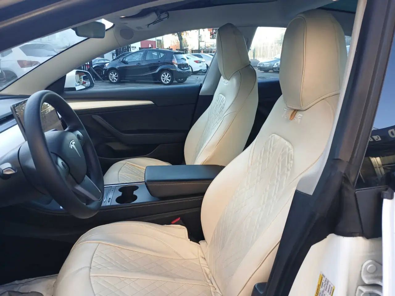 Tesla Model 3 снимка Tesla Model 3