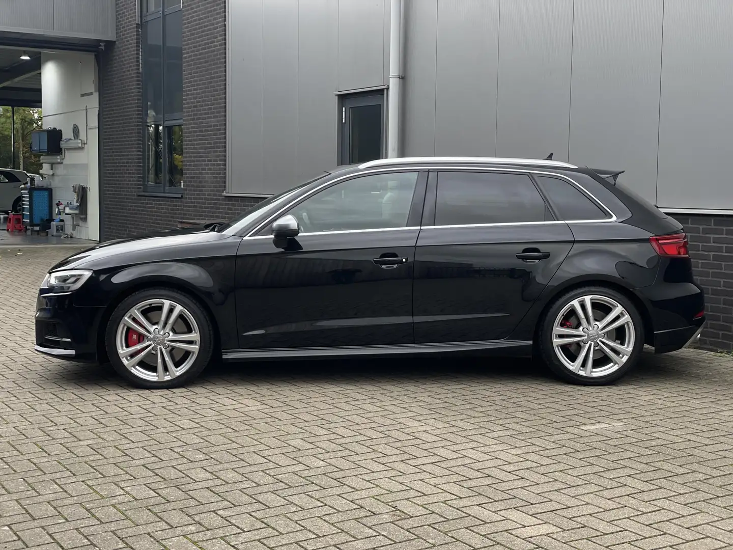 Audi S3 Sportback 2.0 TFSI DSG QUATTRO VIRTUAL / LED / CRU Zwart - 2
