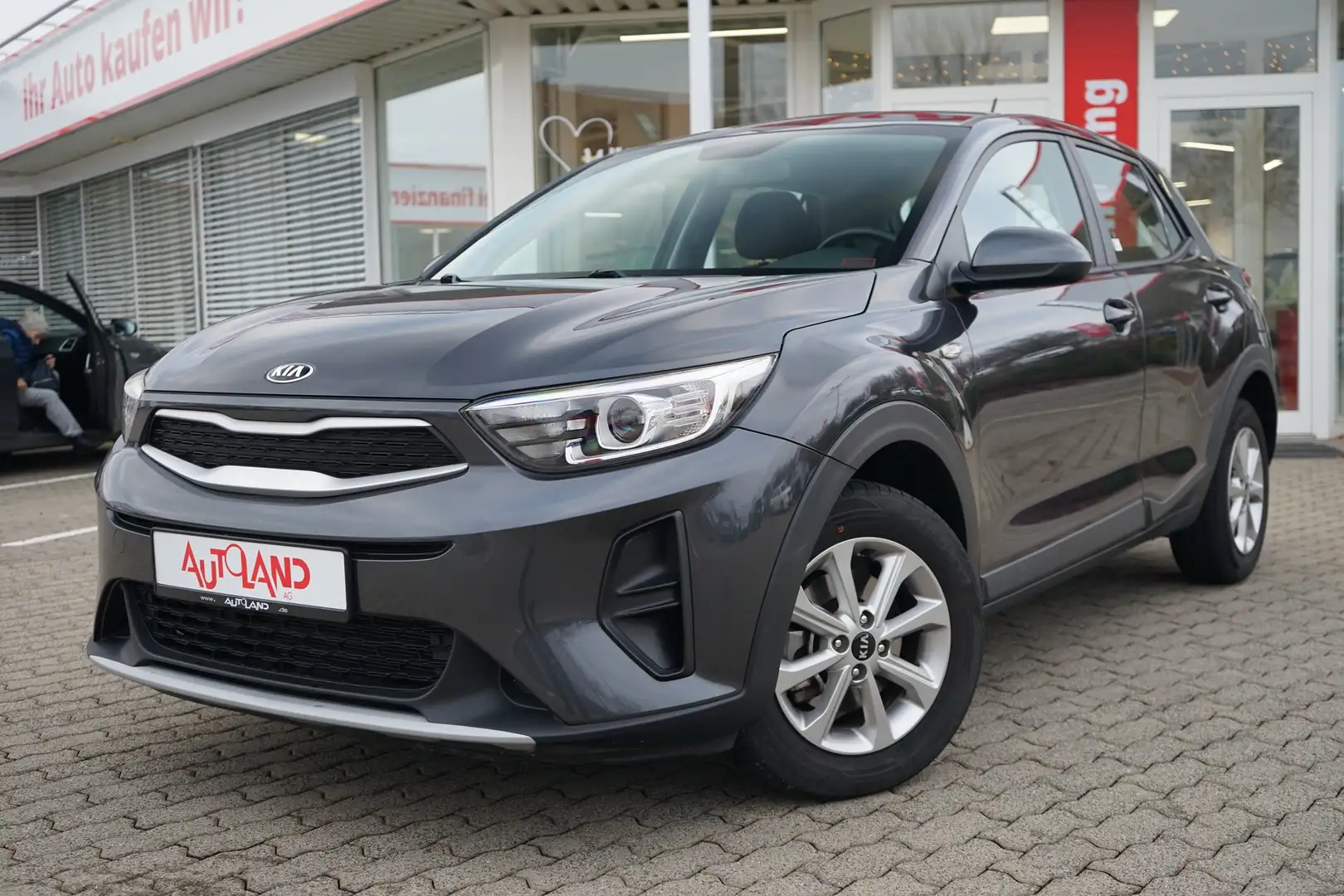 Kia Stonic 1.2 Edition 7 Tempomat Sitzheizung PDC Grau - 2