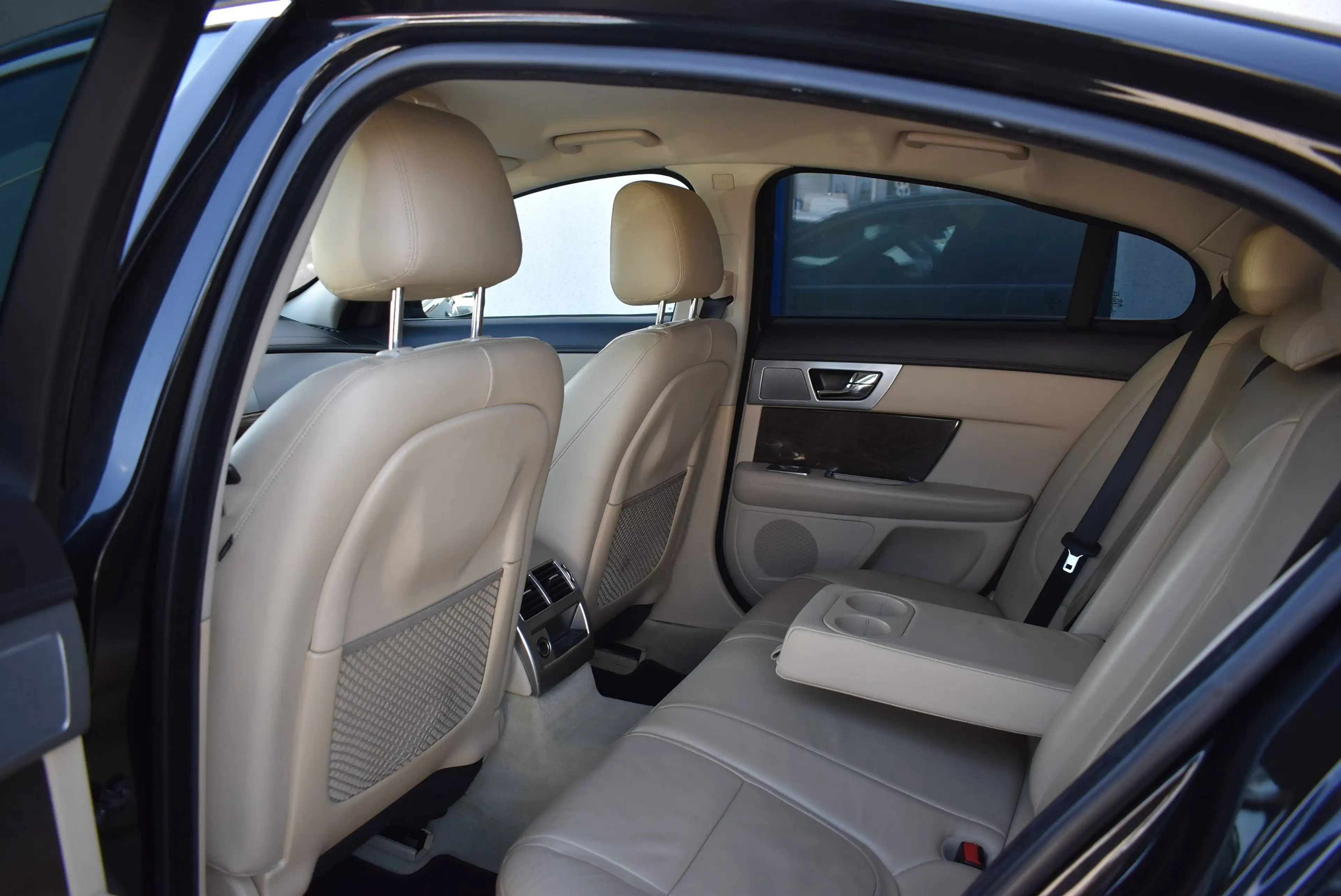 Jaguar XF 2.2 Diesel LUXURY Aut. — photo 5