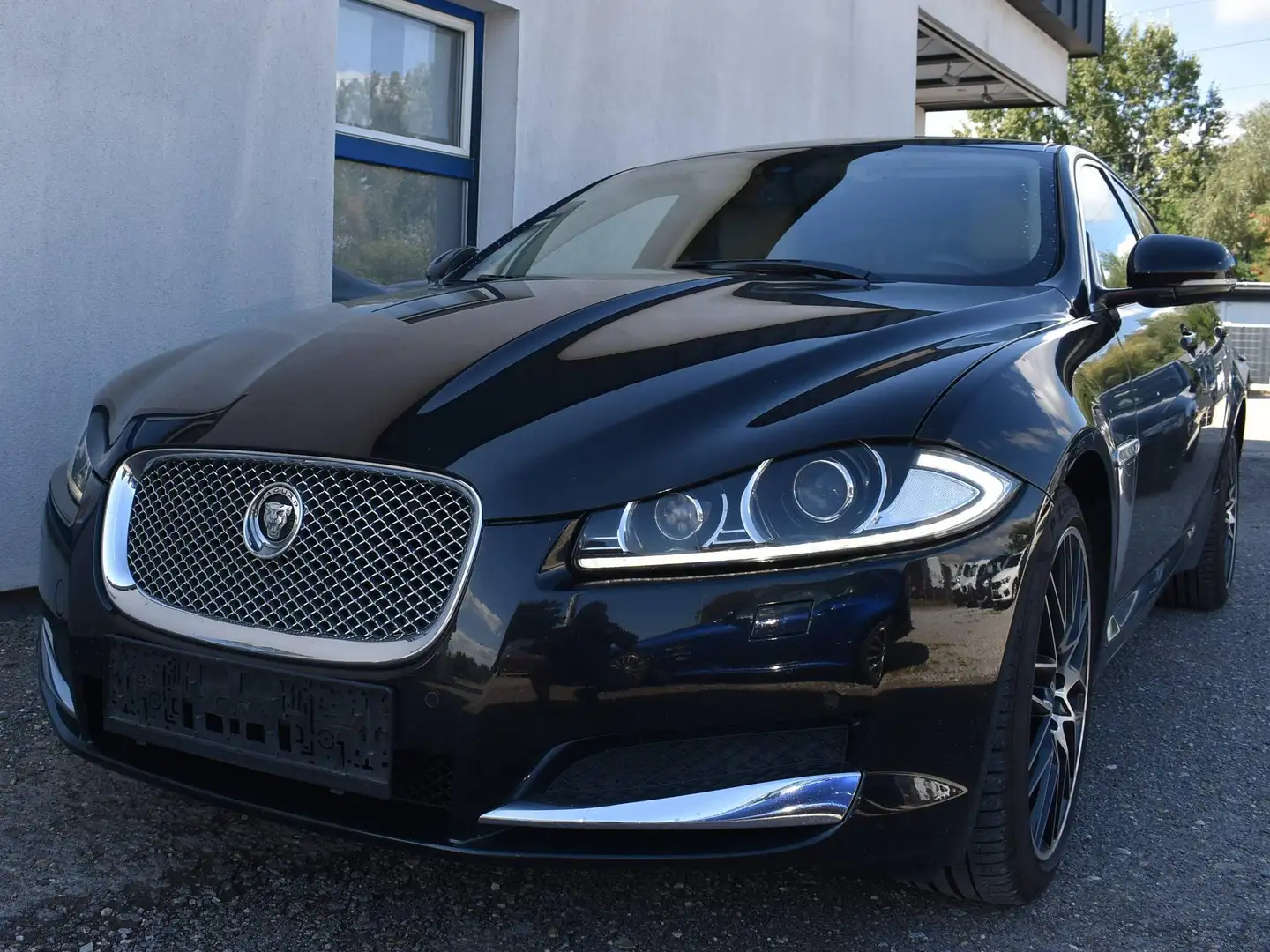 Jaguar XF 2.2 Diesel LUXURY Aut. Schwarz - 1