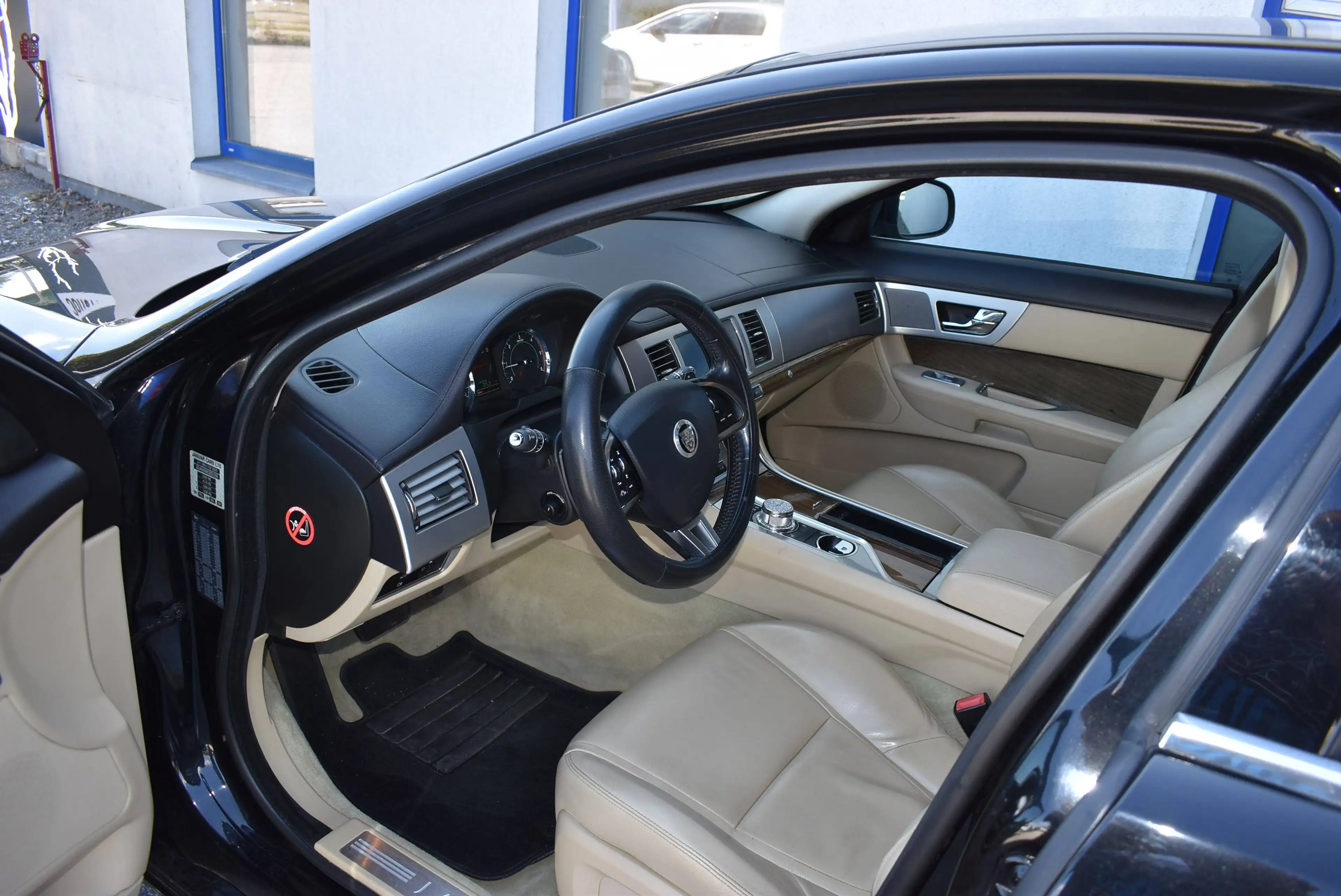 Jaguar XF 2.2 Diesel LUXURY Aut. — photo 7