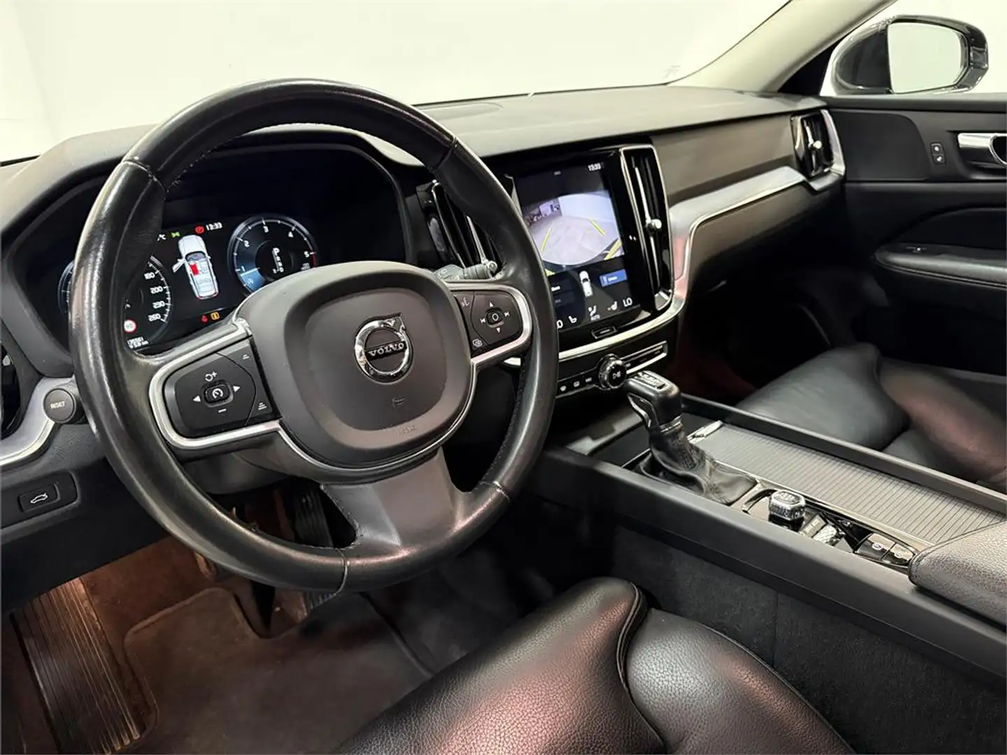 Volvo V60 D3 Momentum Pro Aut. - 2