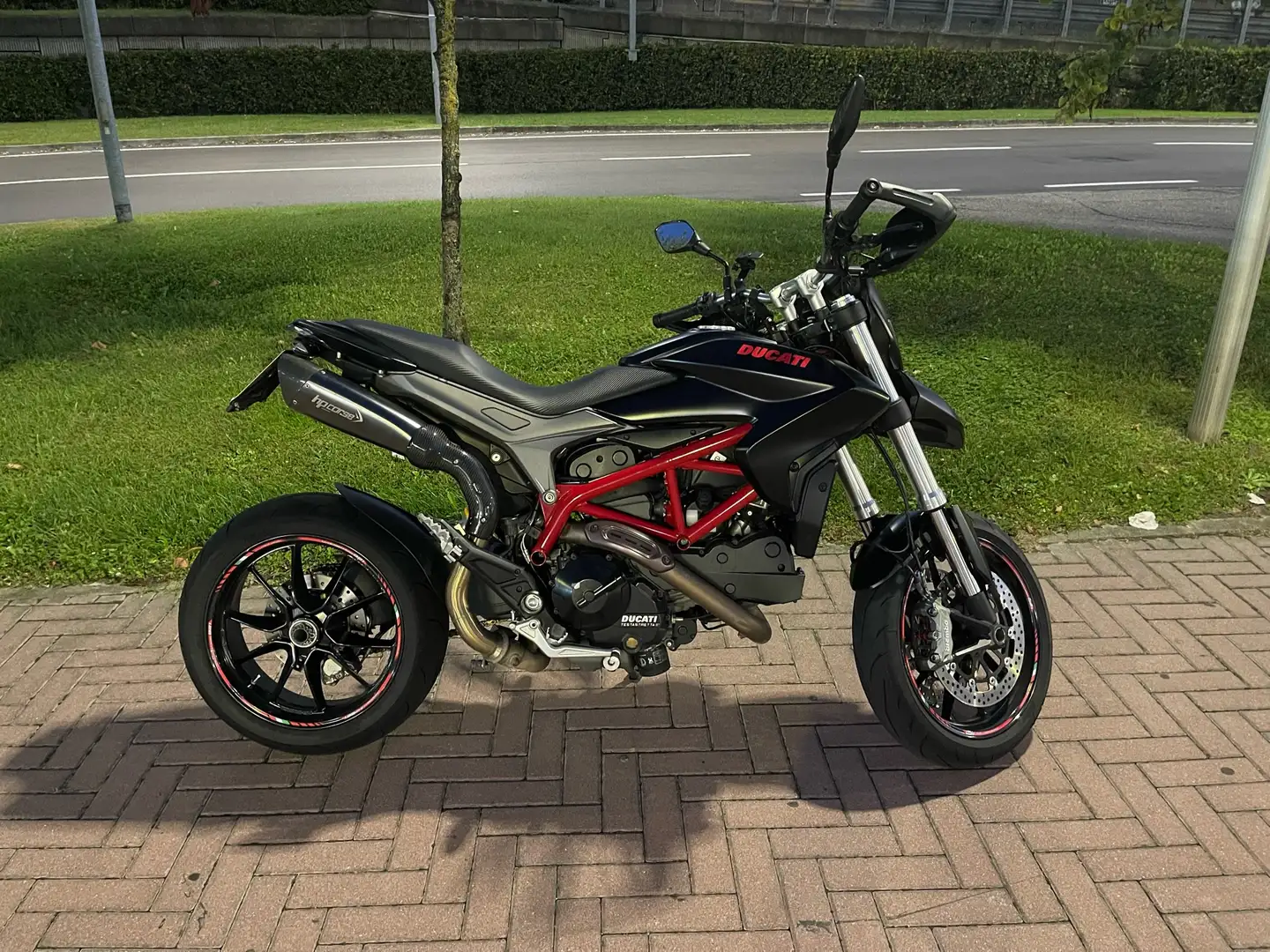 Ducati Hypermotard 821 Schwarz - 1