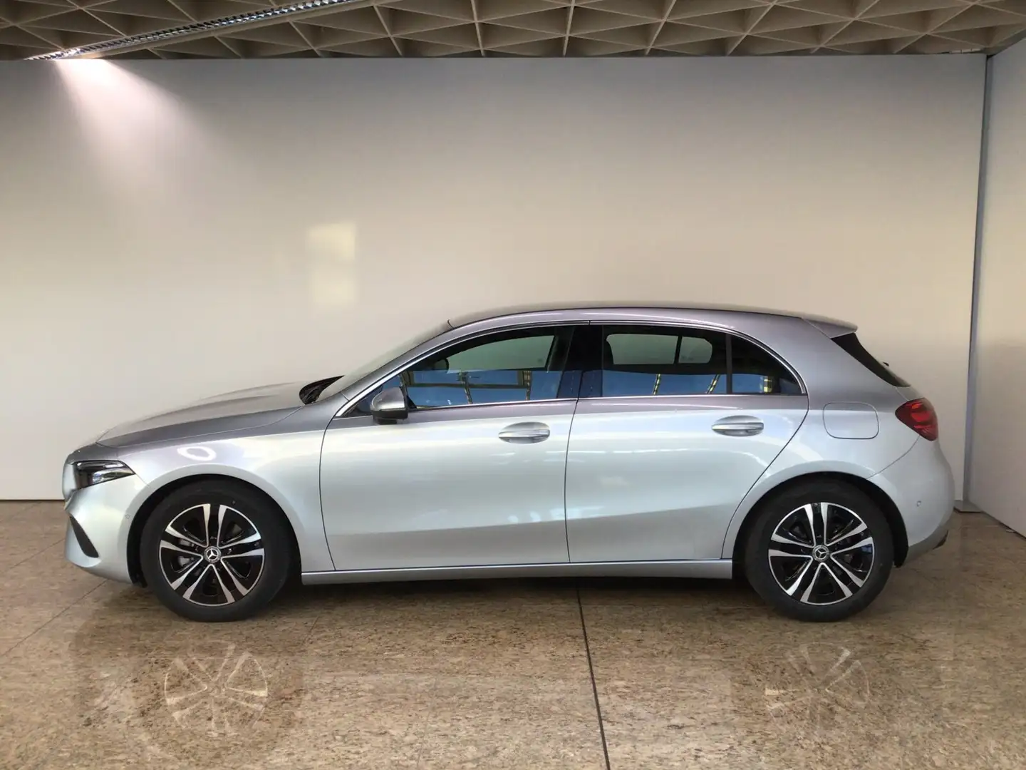 Mercedes-Benz A 200 A 200 Progressive Line Advanced/MBUX/V-Distr. Navi Silber - 2