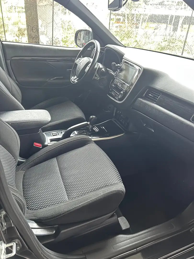 Mitsubishi Outlander Outlander 2.0 2WD CVT Edition Schwarz - 2