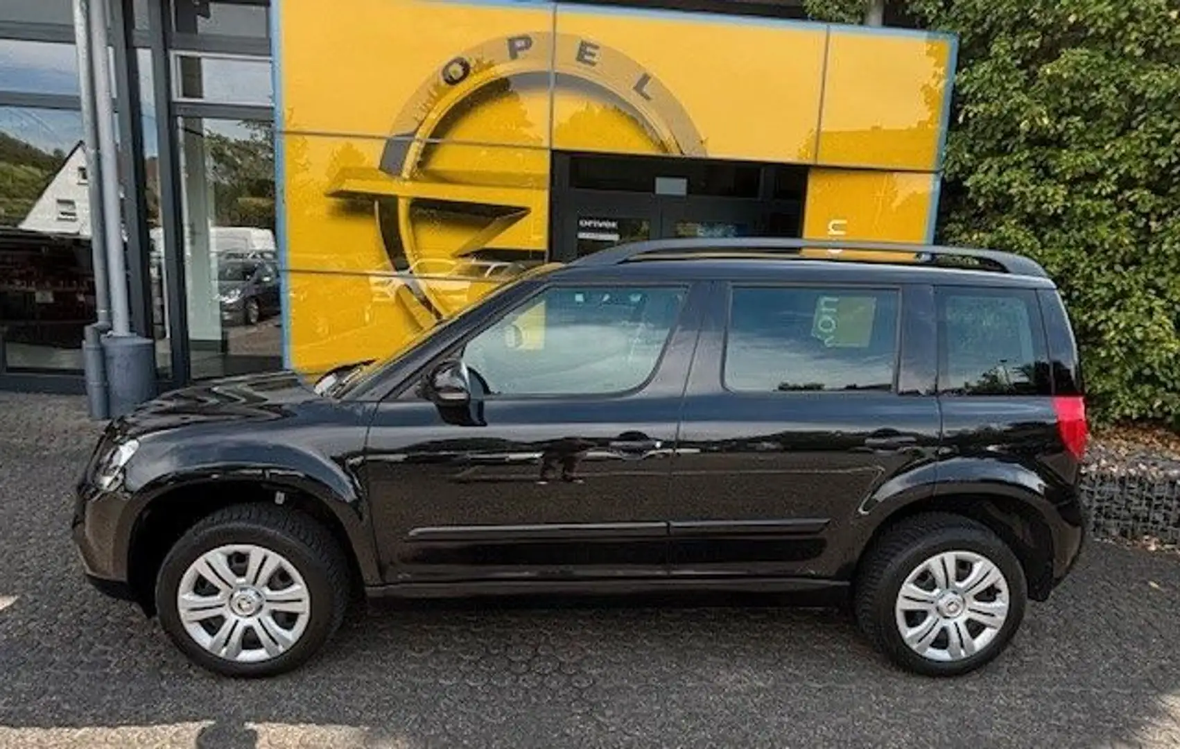 Skoda Yeti Active Schwarz - 2