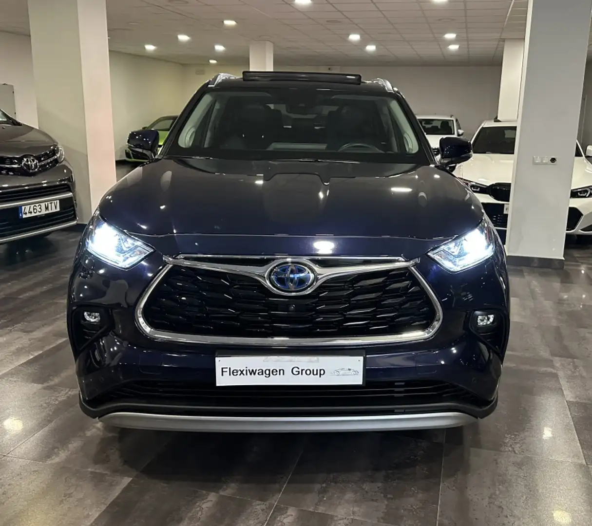 Toyota Highlander 2.5 hybrid Luxury Pintura metalizada Modrá - 2