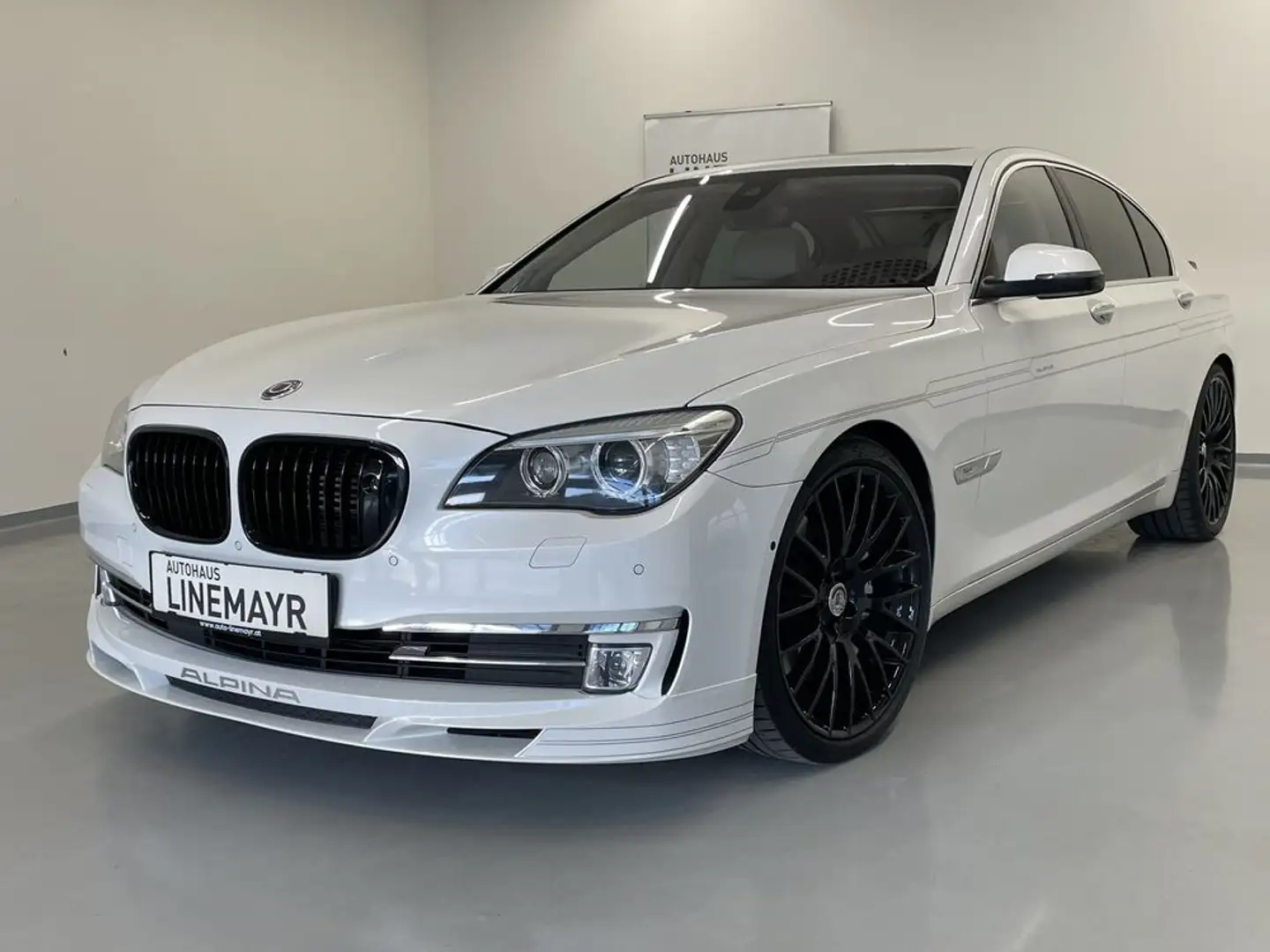 BMW 750 i xDrive Weiß - 1