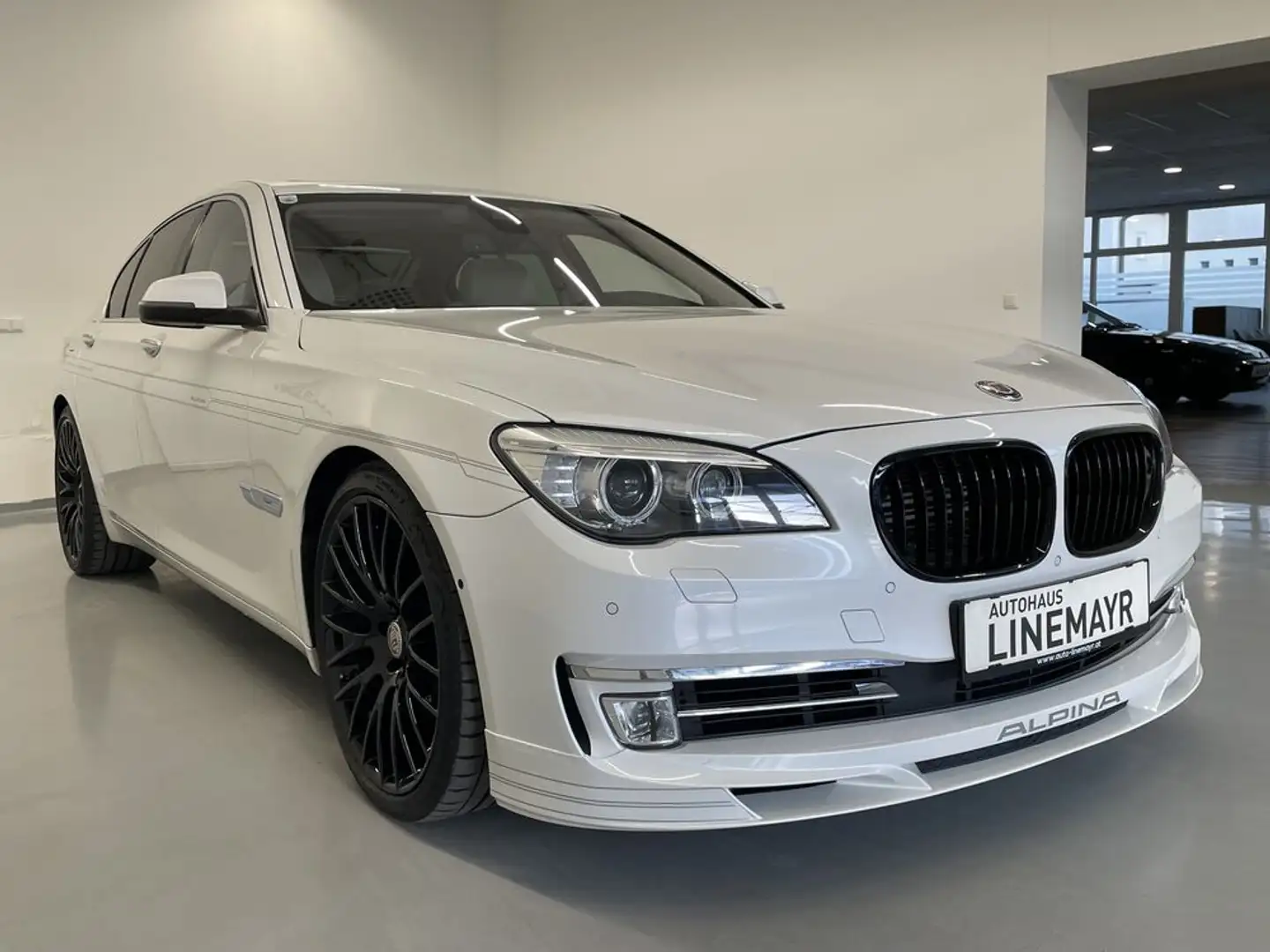 BMW 750 i xDrive Weiß - 2