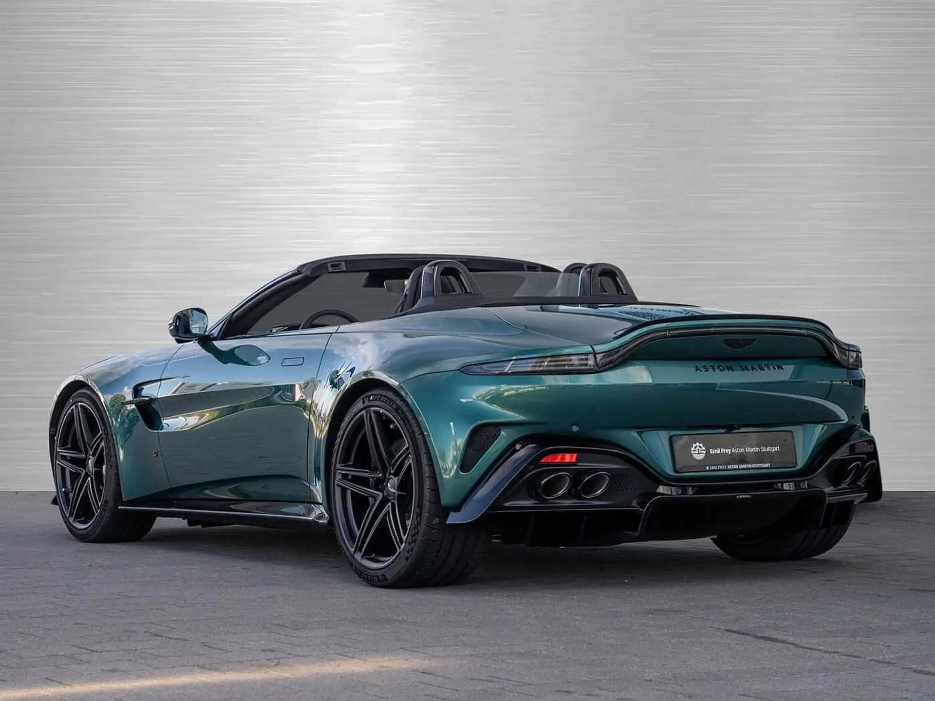 애스턴마틴 밴티지 V8 Coupe 2026 청록 사진 2