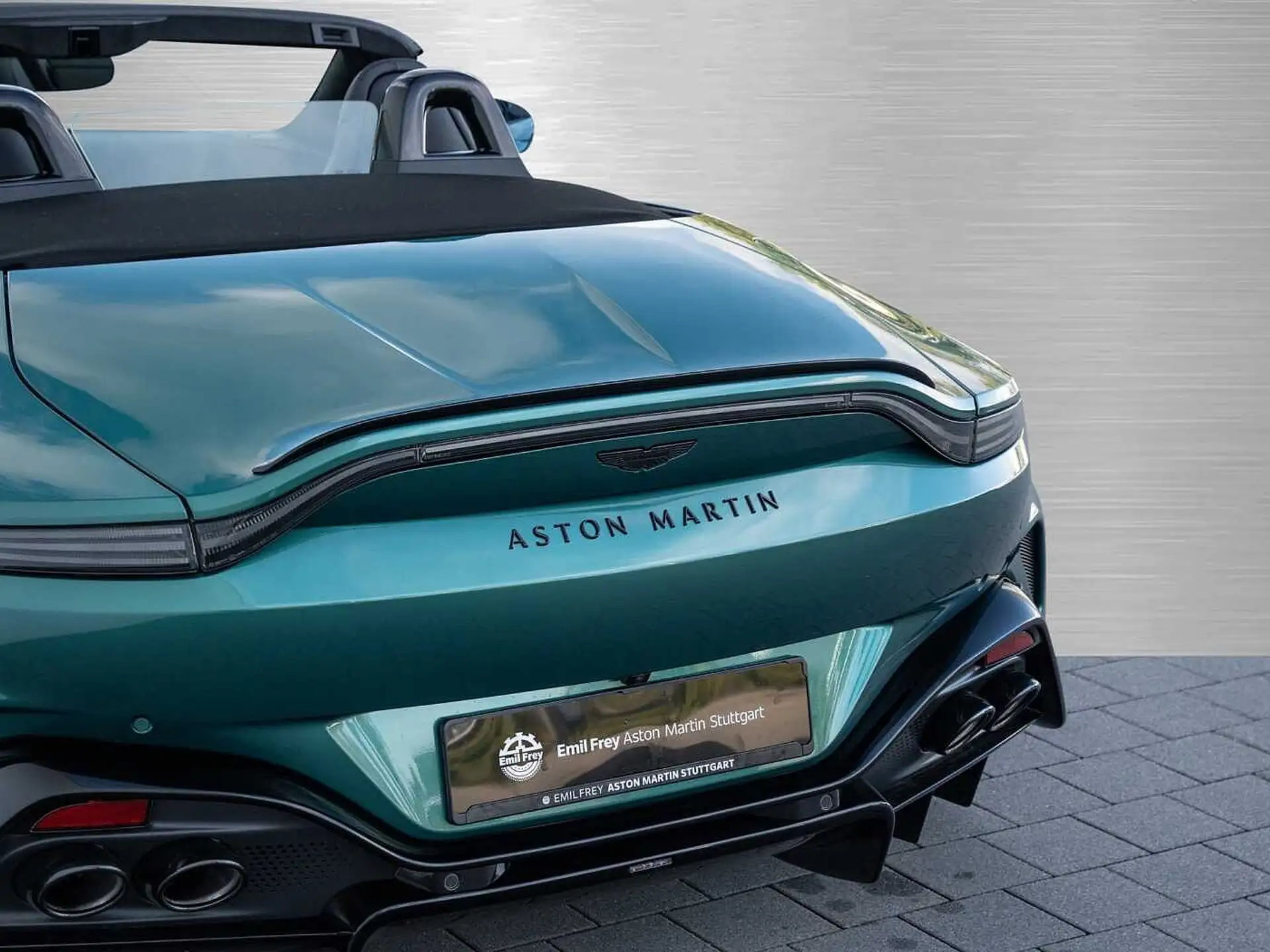애스턴마틴 밴티지 V8 Coupe 2026 청록 사진 5