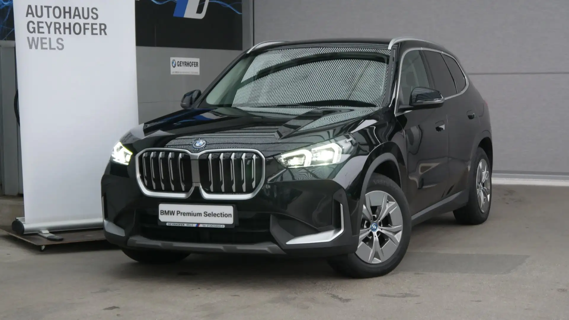 BMW iX1 iX1 xDrive30 Schwarz - 2