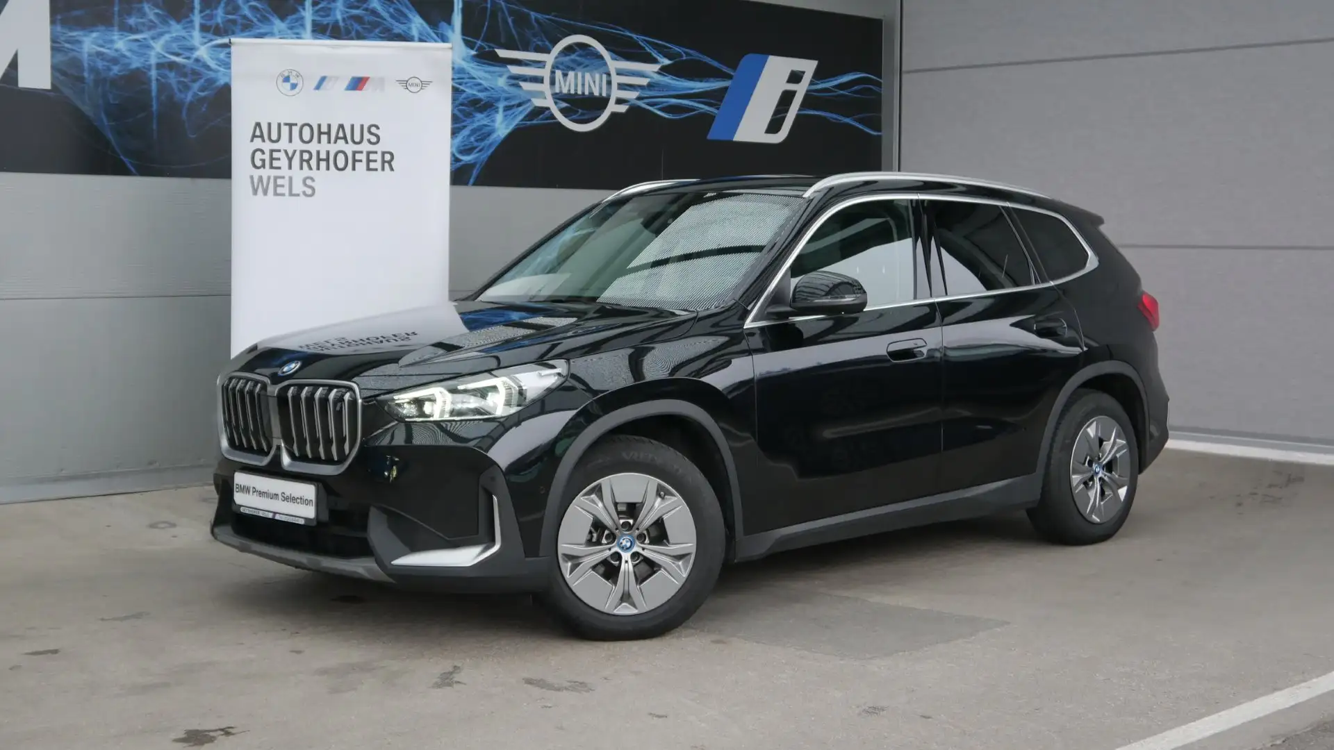 BMW iX1 iX1 xDrive30 Schwarz - 1
