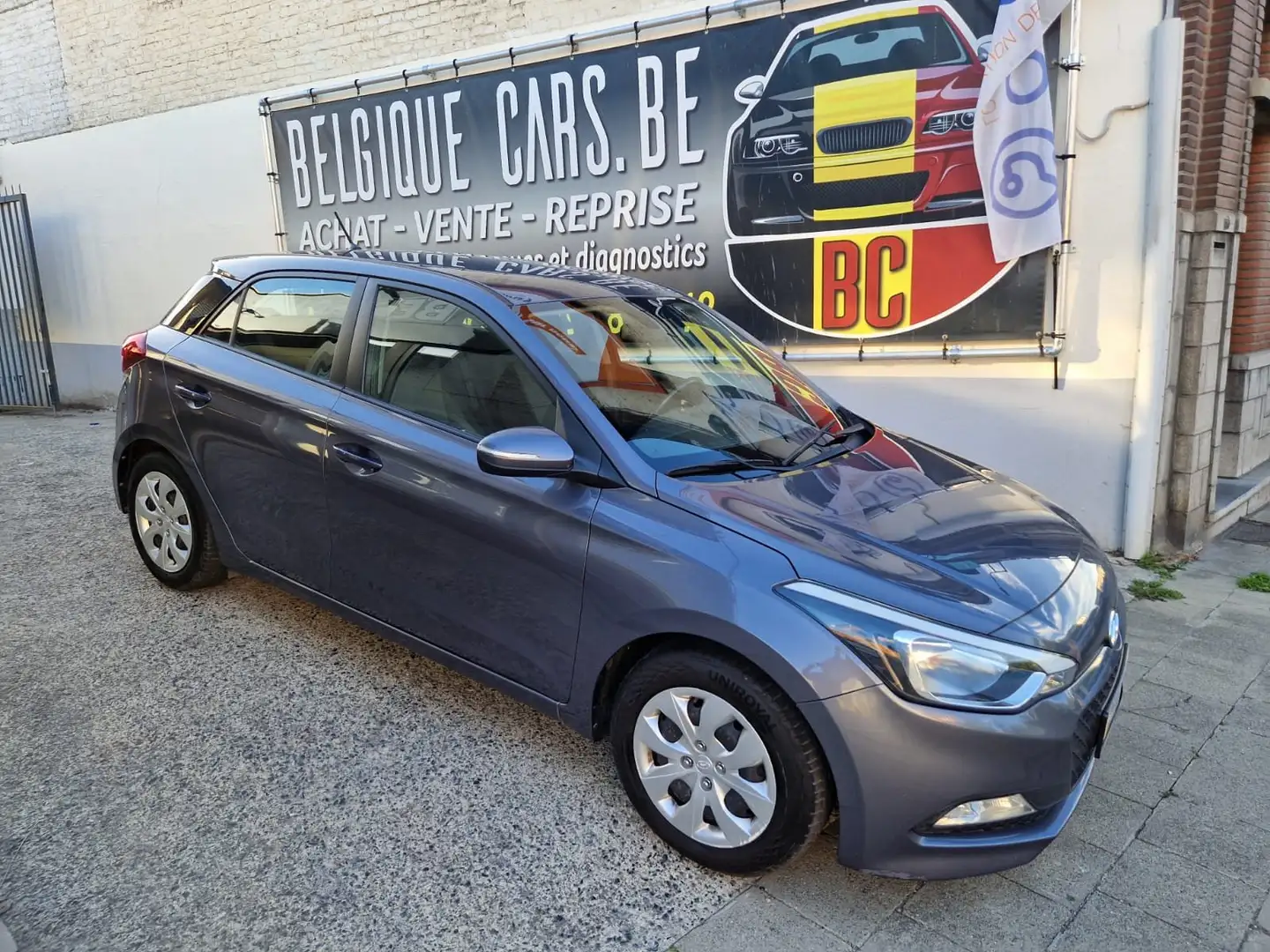 Hyundai i20 i20 1.1 CRDi Air Special Edition Play Grijs - 2