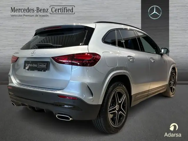 Mercedes-Benz 250 view 2