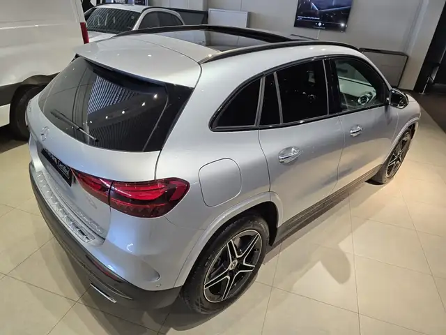 Mercedes-Benz 250 view 14