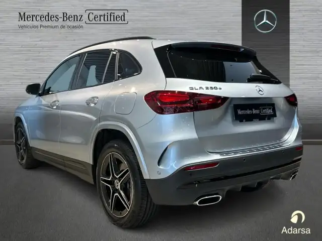 Mercedes-Benz 250 view 4